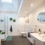 Apartman 140qm 3br - Central, Cozy And Stylish