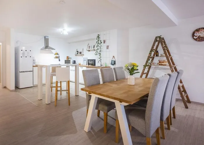 Apartman 140qm 3br - Central, Cozy And Stylish *